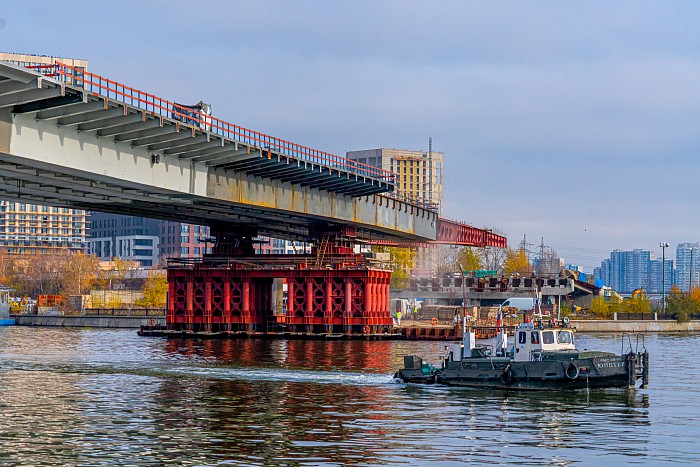 Строительство автомобильного моста через затон Новинки