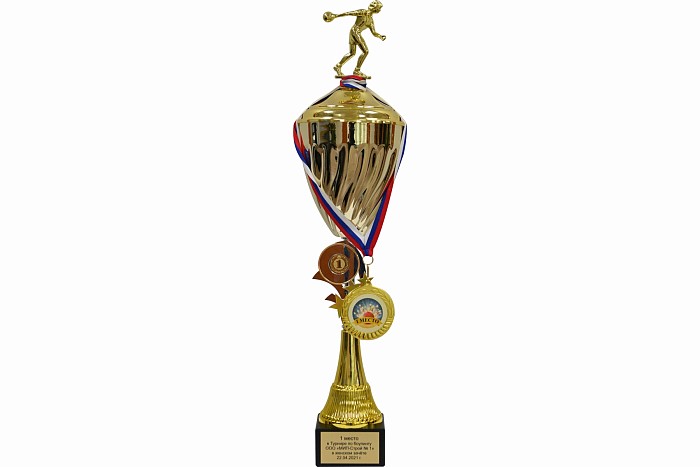 Кубок за 1 место в соревнованиях по боулингу в женском зачете 2021